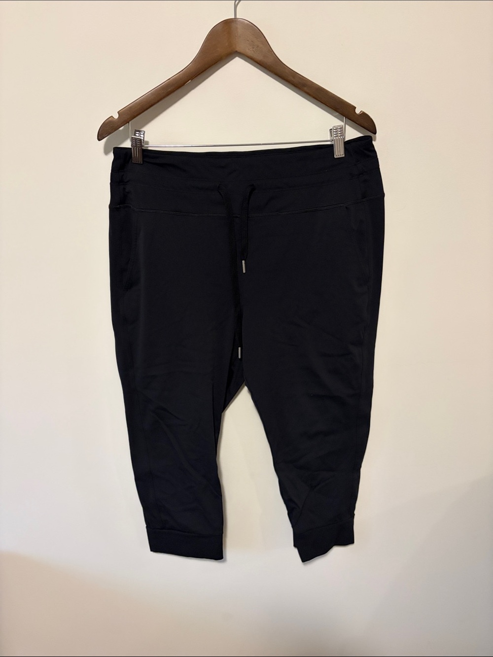 HALARA Black Capri Jogger Pants
